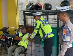 Polantas Polda Sulbar Tebar Kebaikan di Jumat Berkah