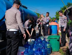 Polantas PJR Polda Sulbar Salurkan Air Bersih ke Desa Saloleyang