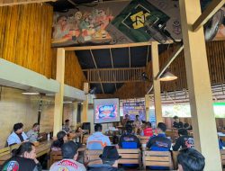 Ngopi Bareng Komunitas Motor, Polantas Polda Sulbar Kuatkan Semangat Merah Putih dan Keselamatan