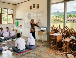 Pemprov Sulbar Pastikan Meja dan Kursi Segera Ditambah di SMAN 1 Bulutaba