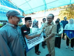 Gubernur SDK Salurkan Bantuan Ternak di Majene