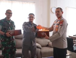 Kapolresta dan Dandim 1418 Mamuju Beri Kejutan Kajari di HUT Kejaksaan RI ke-81