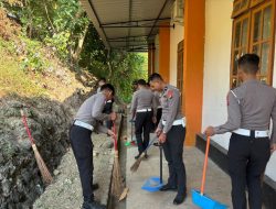 Ditlantas Polda Sulbar Tebar Kebaikan Lewat Bakti Sosial dan Anjangsana