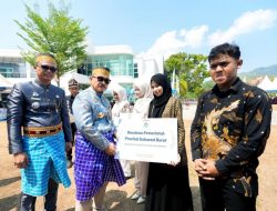 Karo Pemkesra Dampingi Gubernur SDK Serahkan Beasiswa