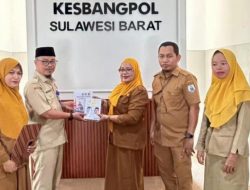 Kesbangpol Terima Pinjaman Buku dari Dinas Perpusip Sulbar