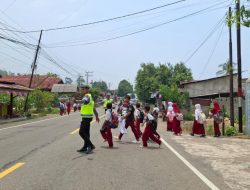 Polantas Polda Sulbar Hadir Jaga Langkah Pulang Para Pelajar