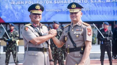 Farewell and Welcome Parade Polda Sulbar, Estafet Komando dari Adi Deriyan ke Totok Suharyanto