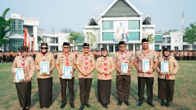 Amalia Fitri Aras Terima Lencana Panca Warsa II